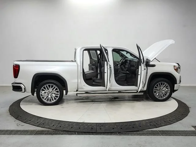 Used 2019 WHITE FROST TRICOAT GMC Denali image 16