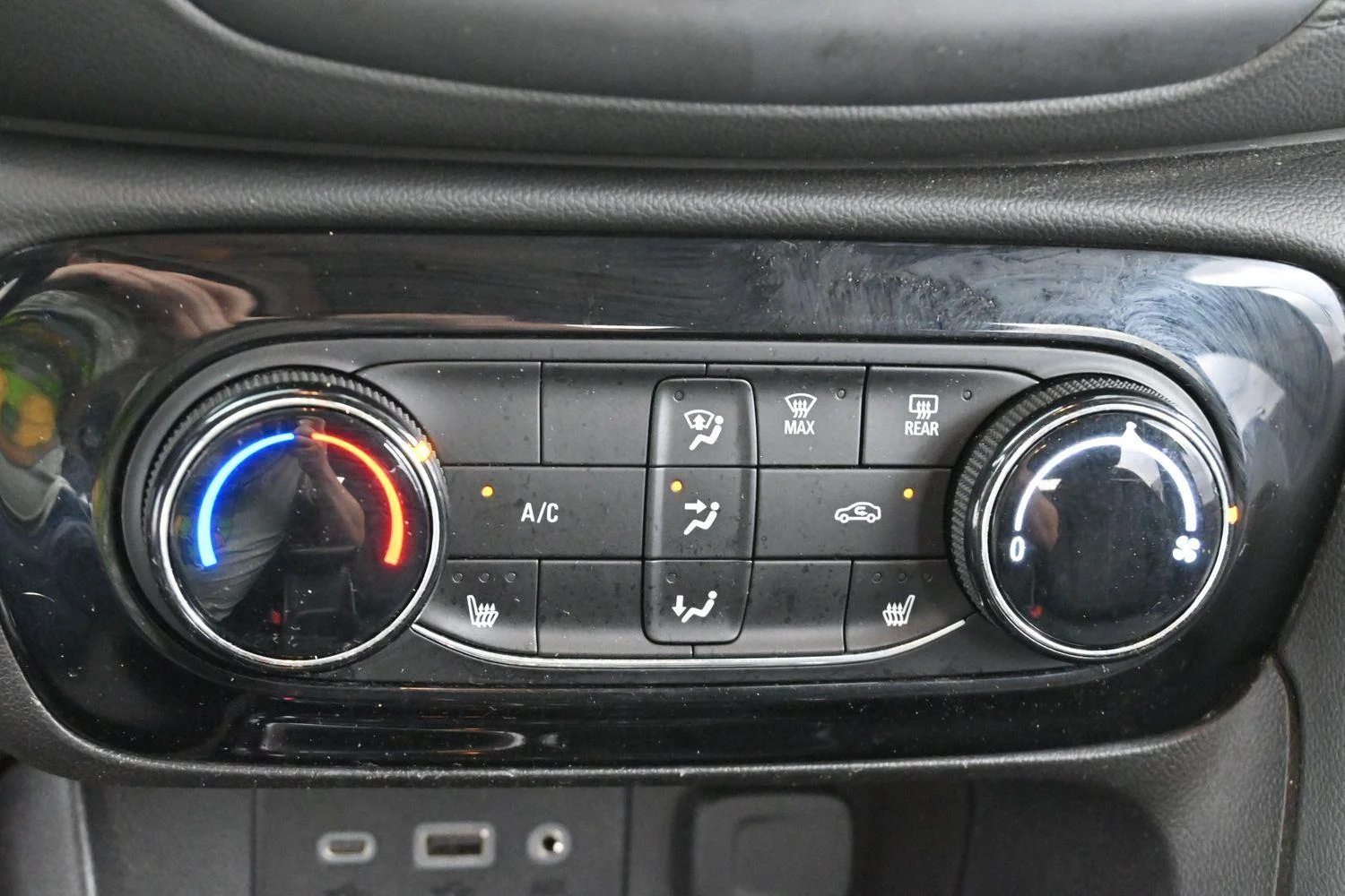 Used 2023 Rosewood Metallic Buick Preferred image 25
