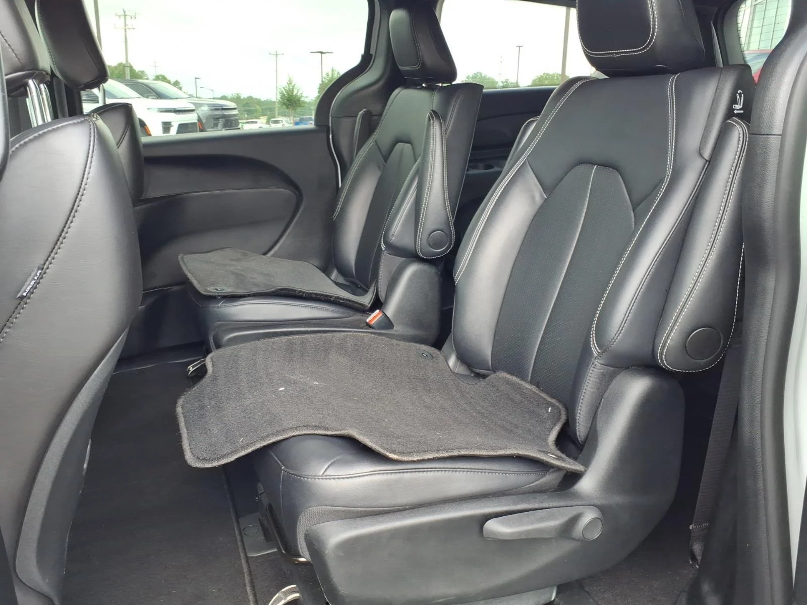 Used 2024 Bright White Clearcoat Chrysler Hybrid S Appearance Pkg image 19