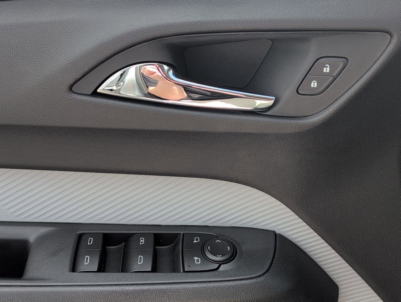 2027 Chevrolet Bolt LT - Photo 21