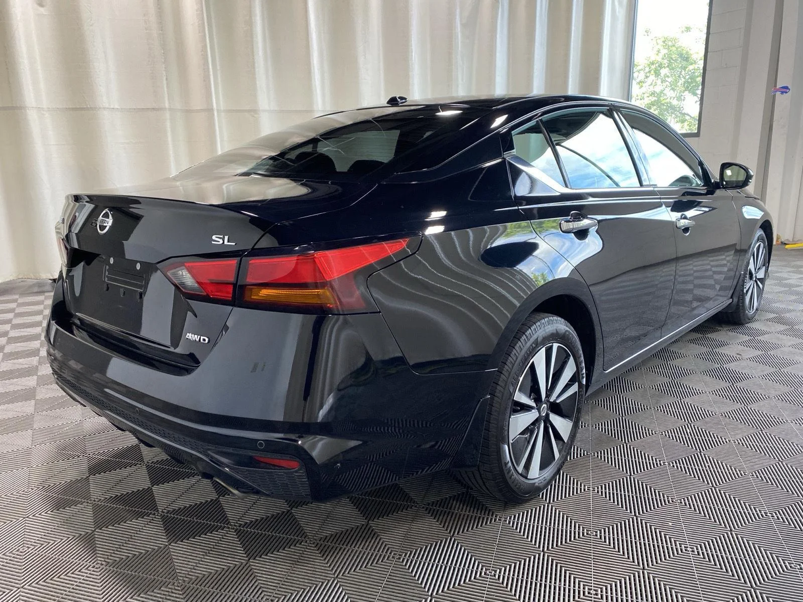 Used 2019 Super Black Nissan 2.5 SL image 7