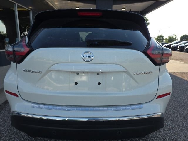Used 2022 White Nissan Platinum image 4