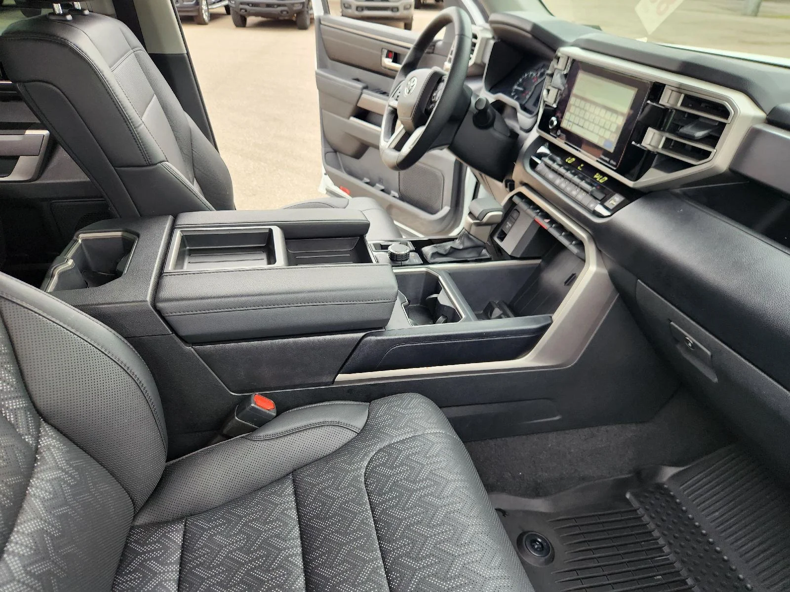 Used 2023 Ice Cap Toyota SR5 image 11