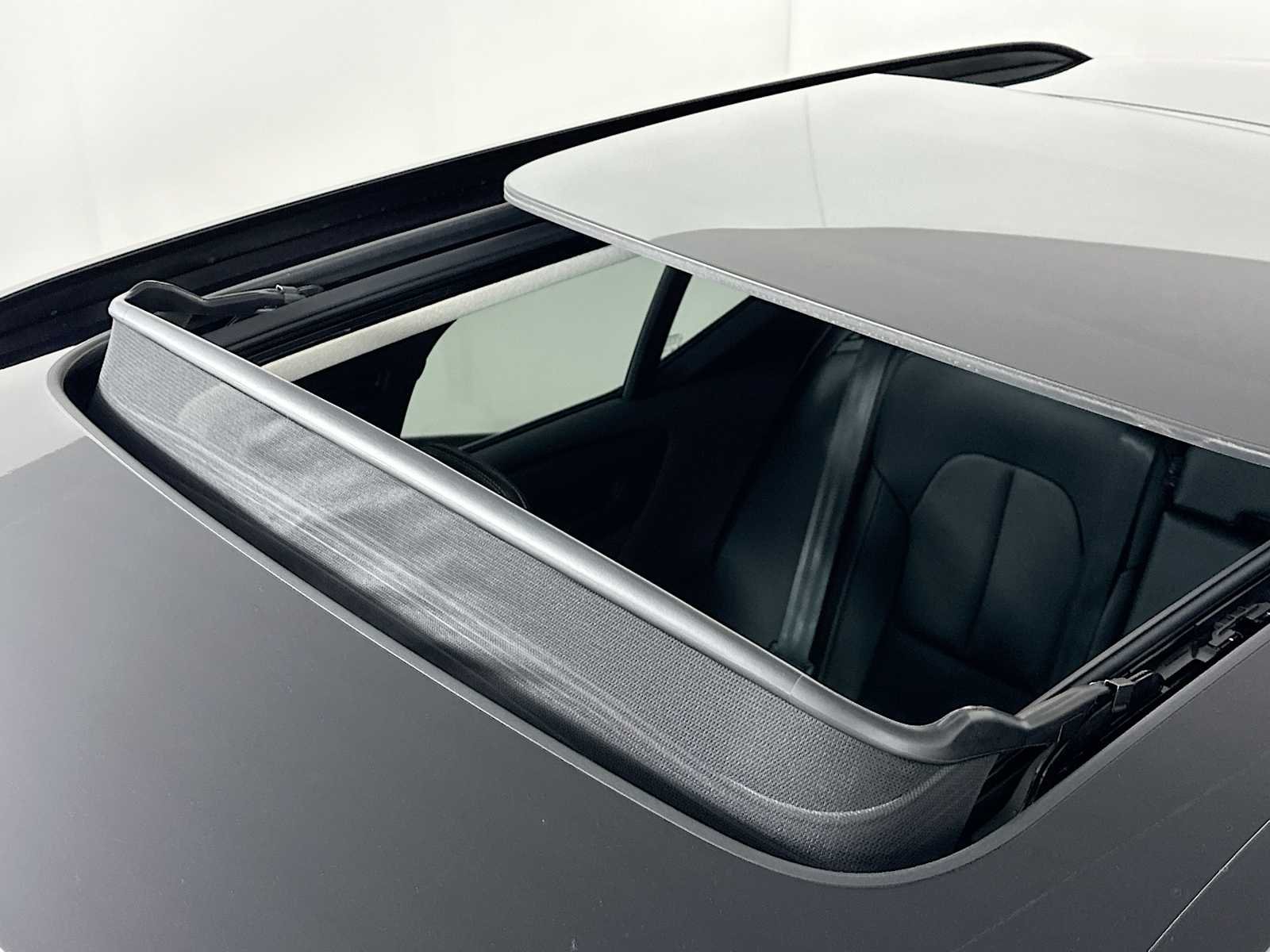 2025 Volvo XC40 Plus - Photo 17