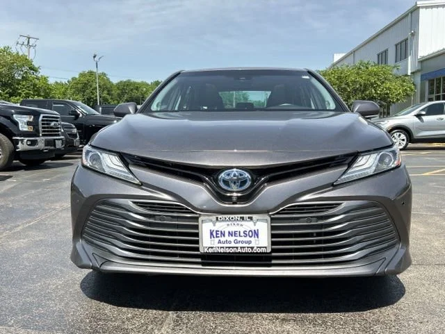 Used 2018 Gray Toyota XLE image 2