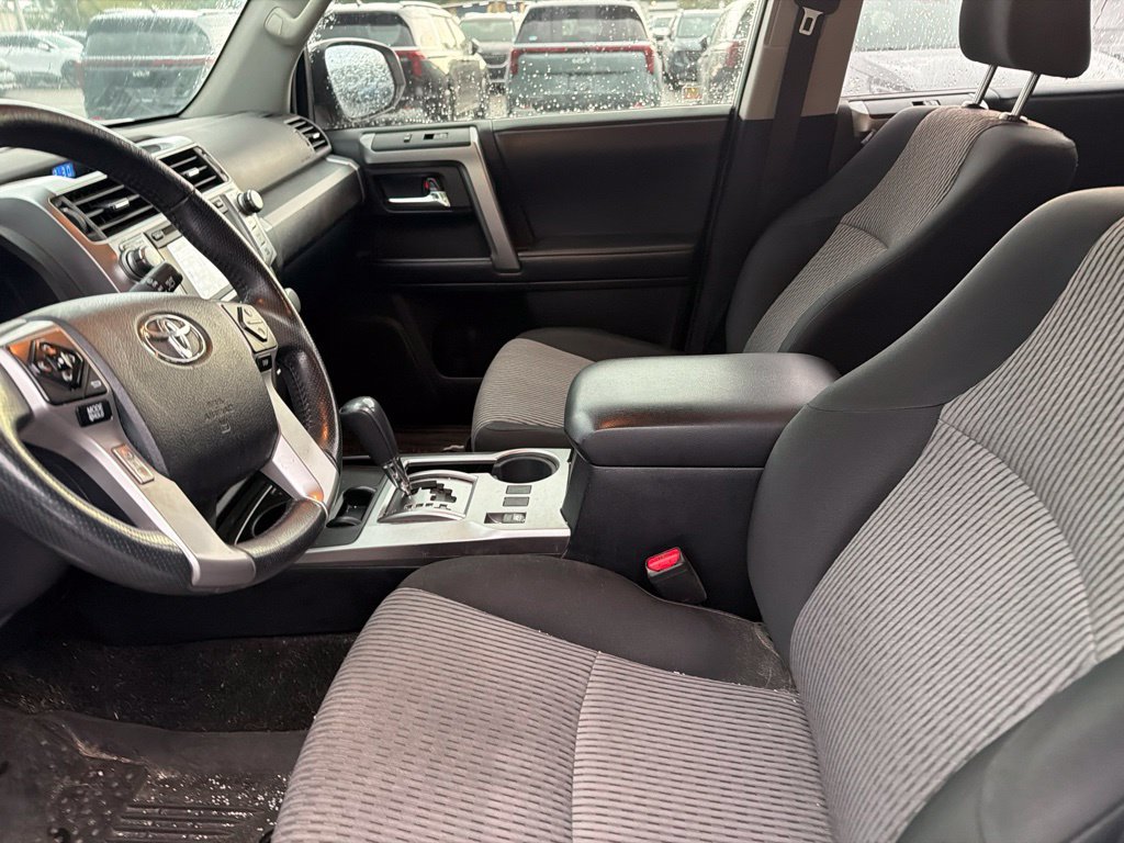 Used 2018 Classic Silver Metallic Toyota SR5 image 9