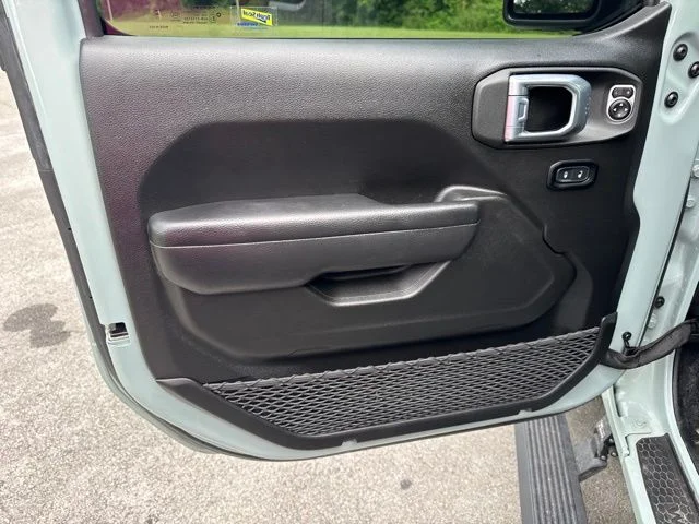 Used 2024  Jeep Sport S image 14