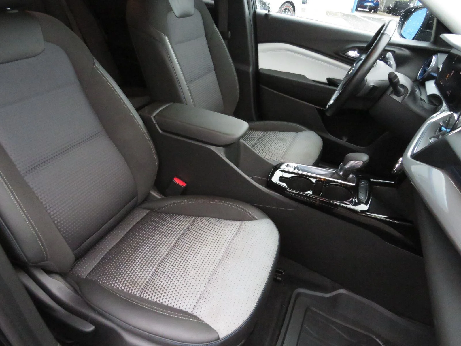 Used 2024 Mosaic Black Metallic Chevrolet LT image 19