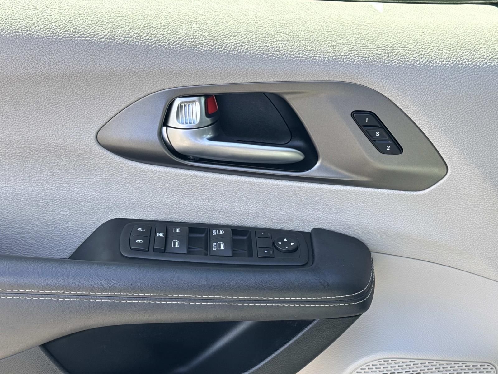 2023 Chrysler Pacifica Touring L - Photo 21