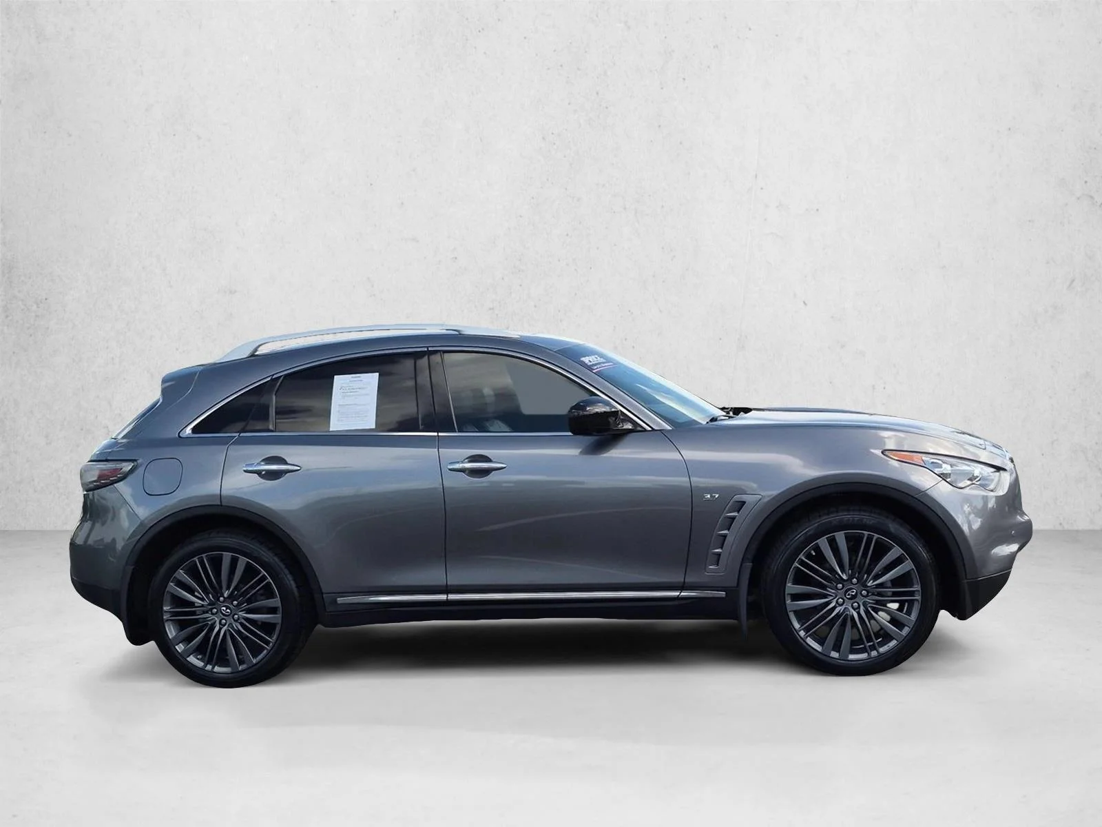 Used 2017 Graphite Shadow INFINITI  image 4