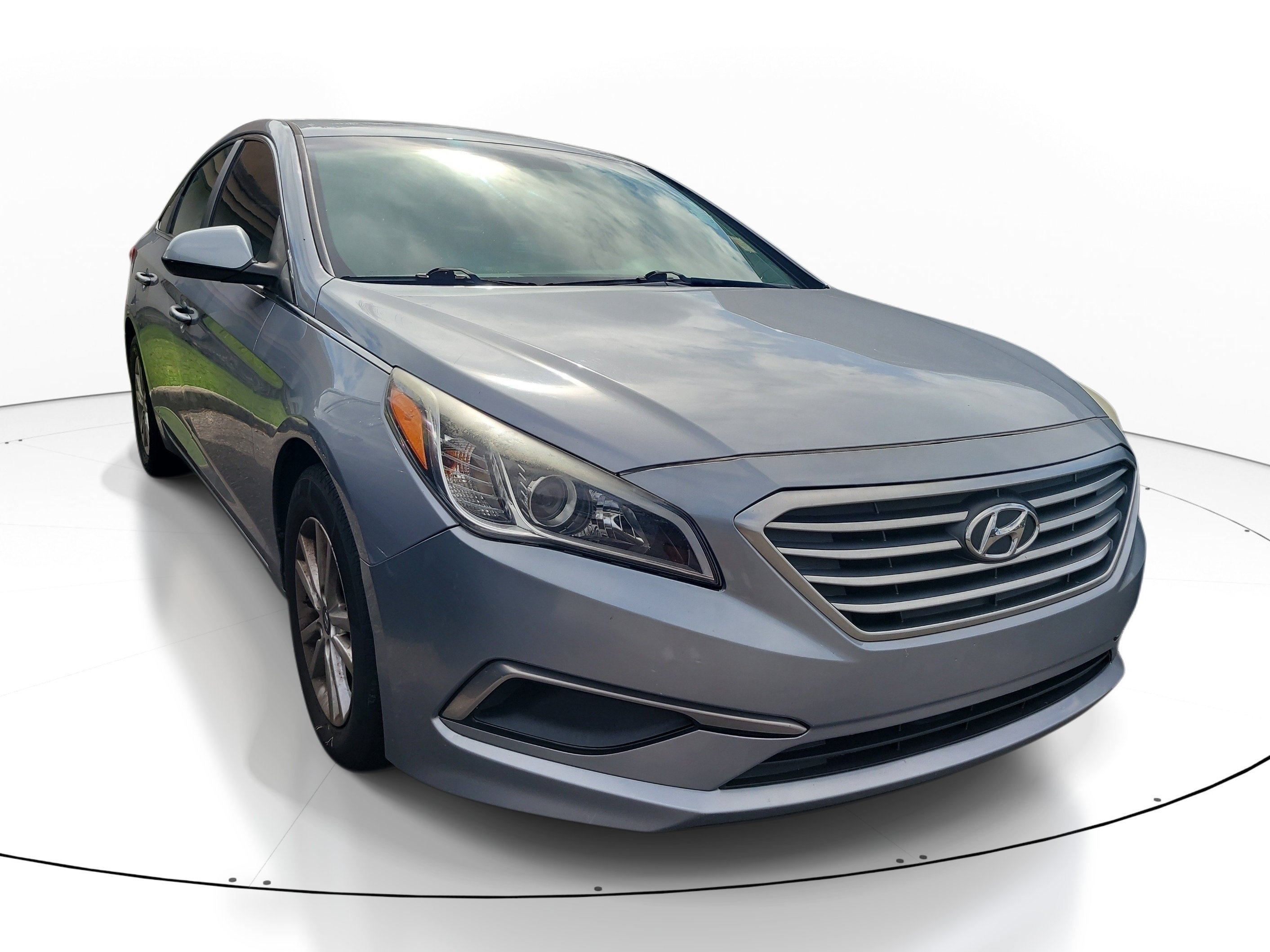 Used 2017 Shale Gray Metallic Hyundai SE image 1