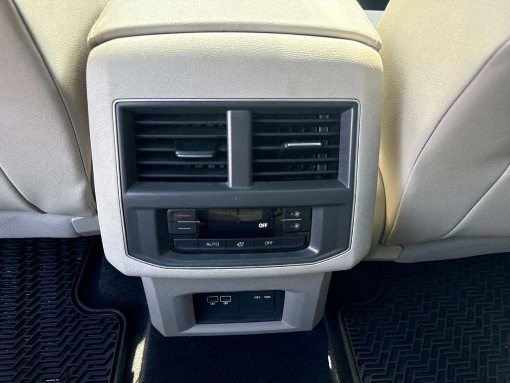 Used 2019 Black Volkswagen SEL image 21