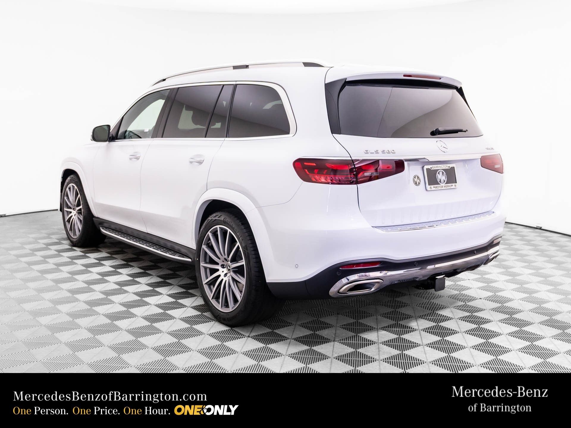 New 2026 MANUFAKTUR Moonlight White Metallic Mercedes-Benz GLS 580 image 3