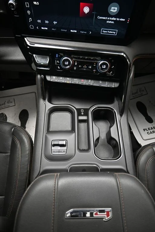 Used 2024  GMC AT4 image 23