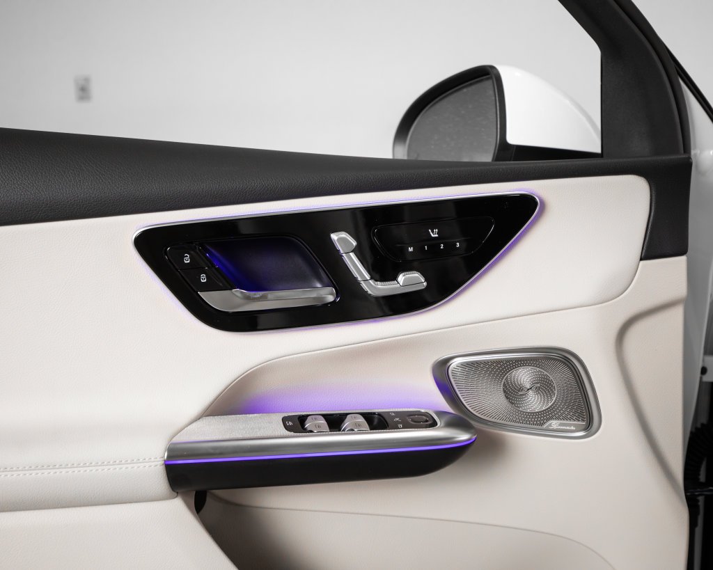 New 2026 Polar White Mercedes-Benz GLC 300 image 6