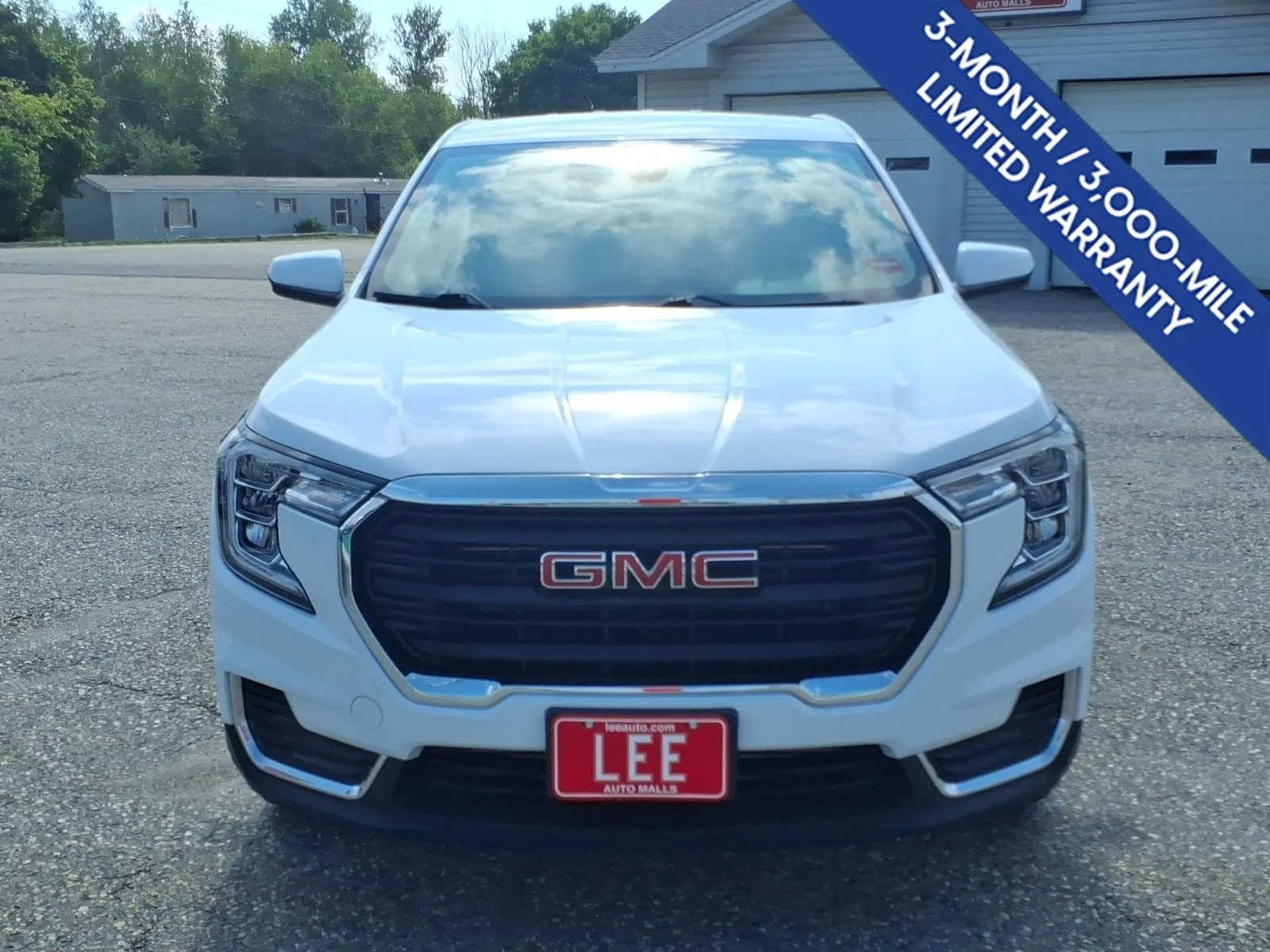 Used 2024 Summit White GMC SLE image 2