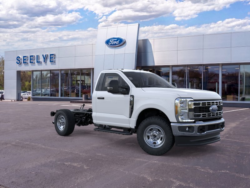 2025 Ford F-350 Super Duty Chassis Cab XLT - Photo 7