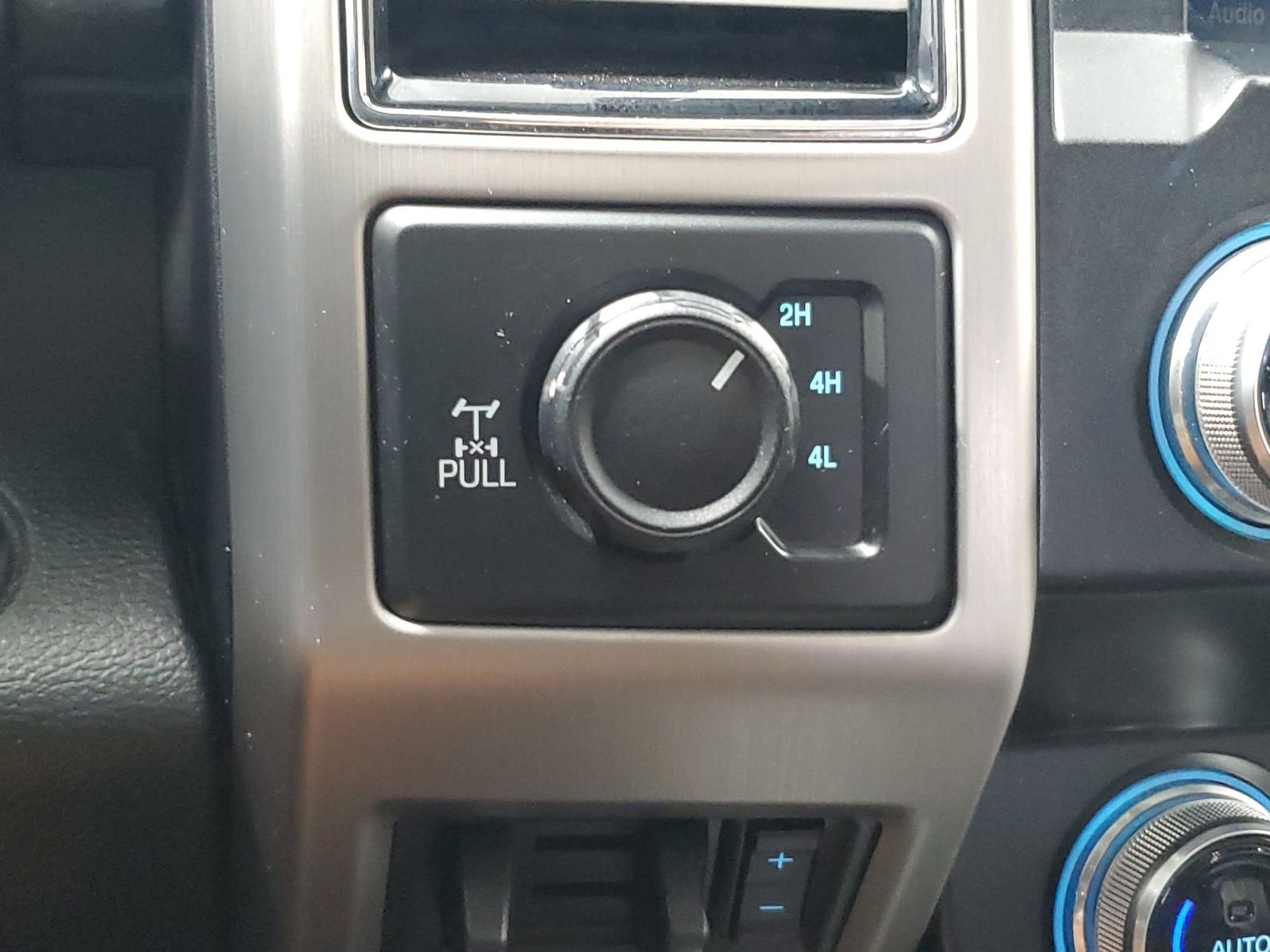 Used 2020 Black Ford Platinum image 27