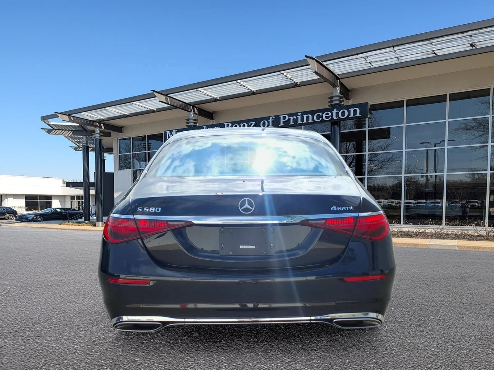 Certified Used 2024 Obsidian Black Metallic Mercedes-Benz S 580 4MATIC® Sedan image 4
