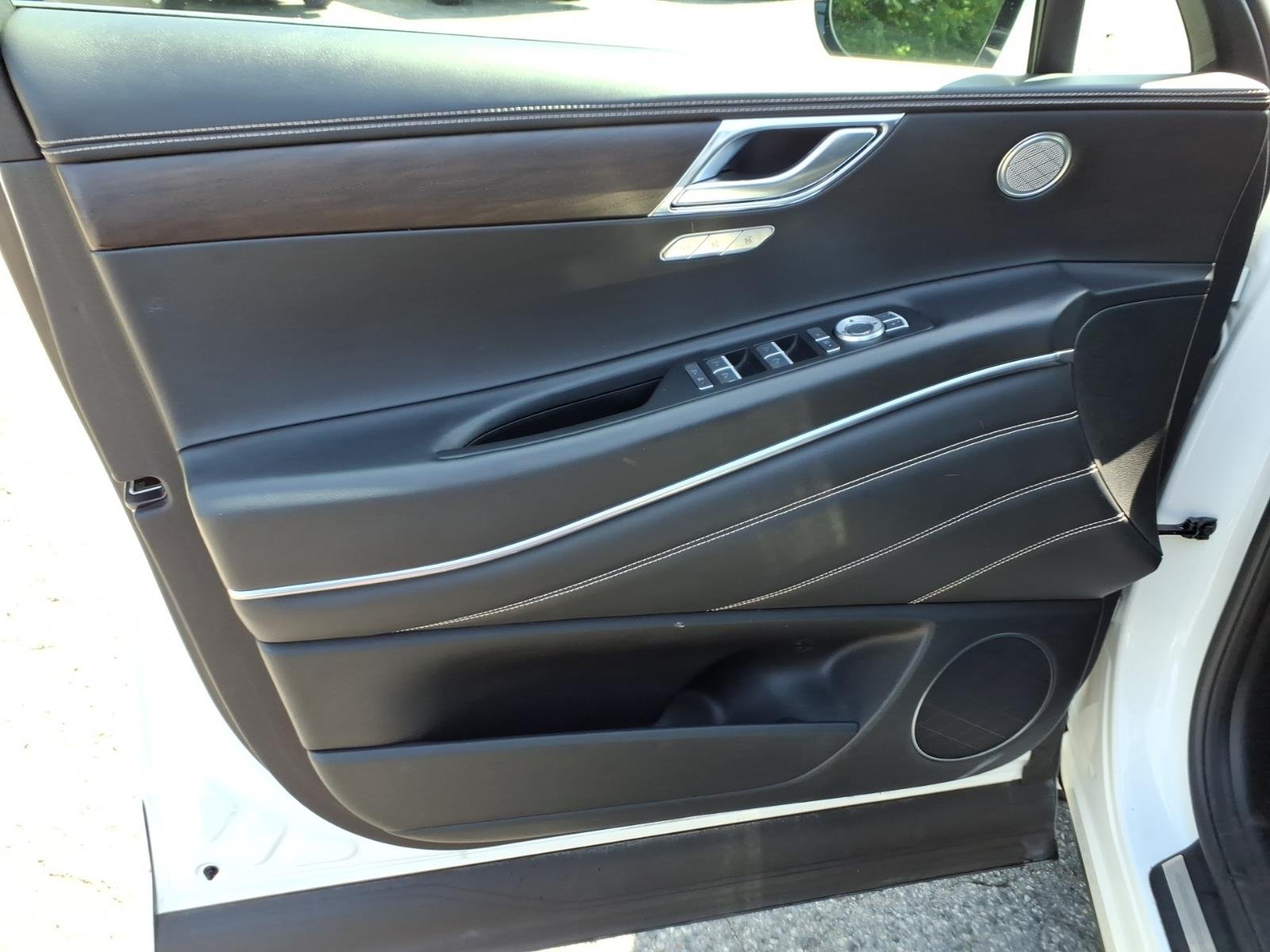 Used 2024 White Genesis 2.5T image 16