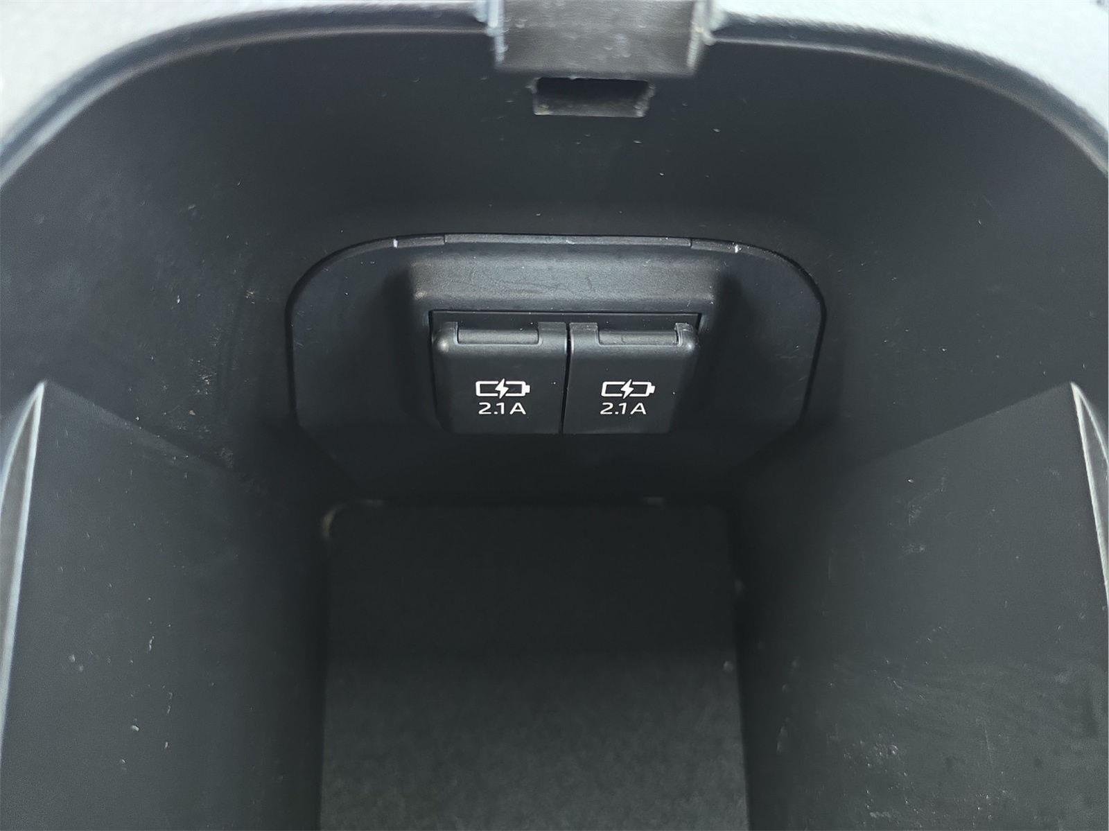 Used 2020 Blizzard Pearl w/Midnight Black Metallic Roof Toyota XSE image 24