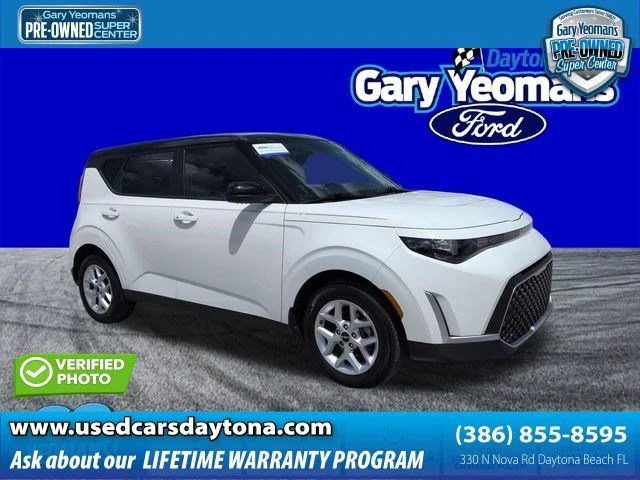Used 2025 White Kia S image 1