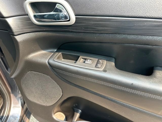 Used 2021 Granite Crystal Metallic Clearcoat Jeep Laredo X image 19