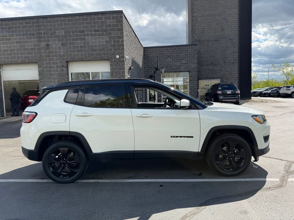 Used 2019 White Jeep Latitude image 6