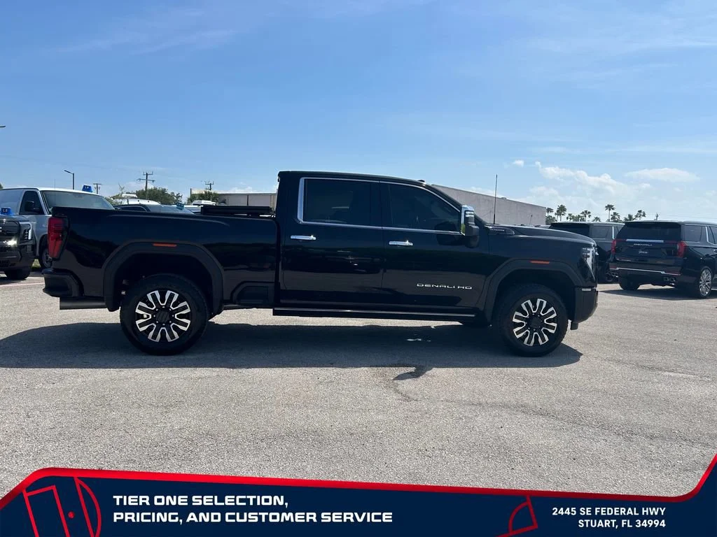 Used 2025 Onyx Black GMC Denali Ultimate image 4