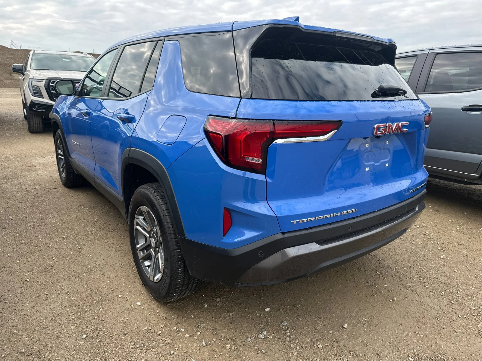 Used 2026 Rapids Metallic GMC Elevation image 3