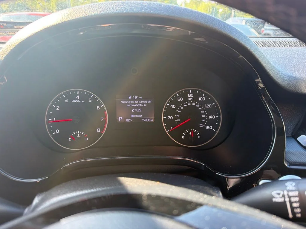 Used 2023 Snow White Pearl Kia Nightfall image 9