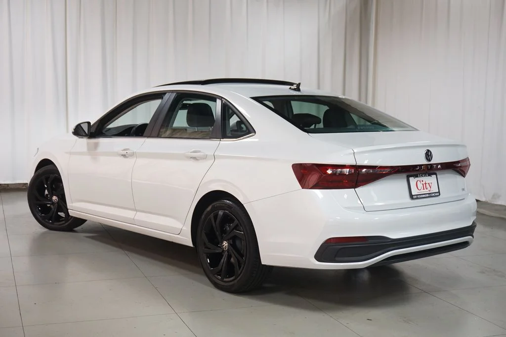 Certified Used 2025 Pure White Volkswagen 1.5T SE image 19