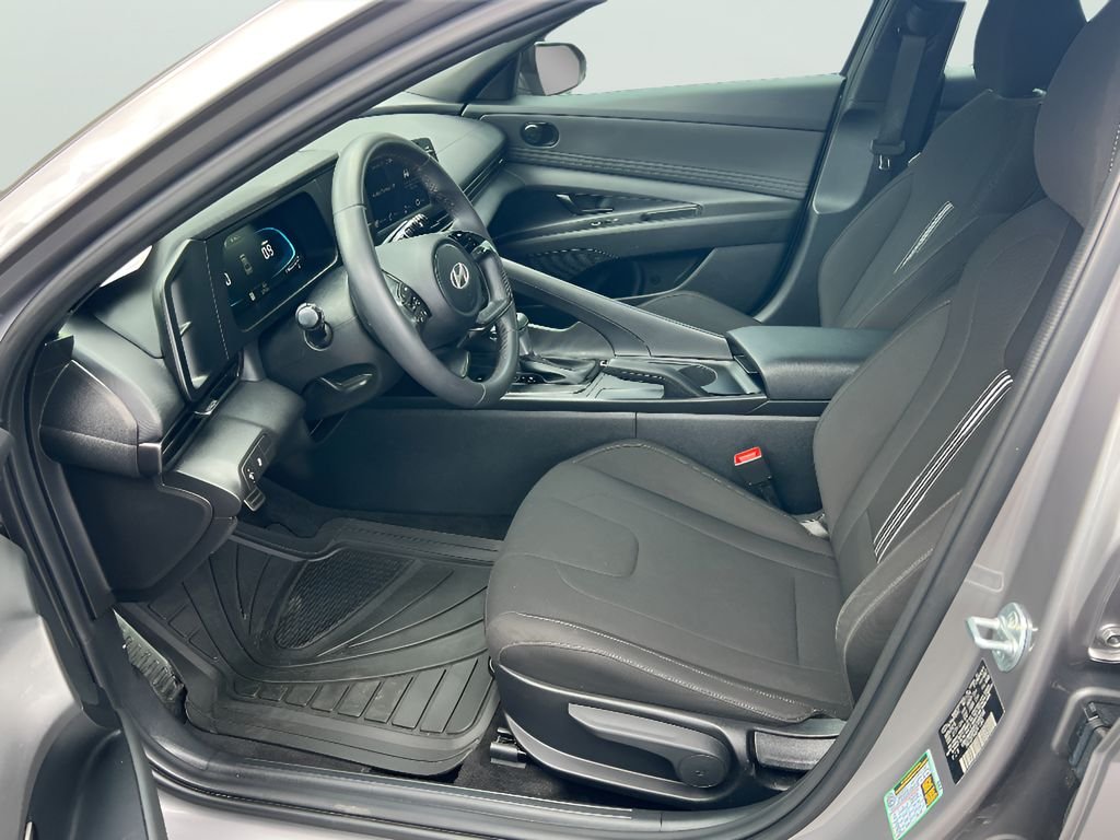 2025 Hyundai Elantra SEL - Photo 14