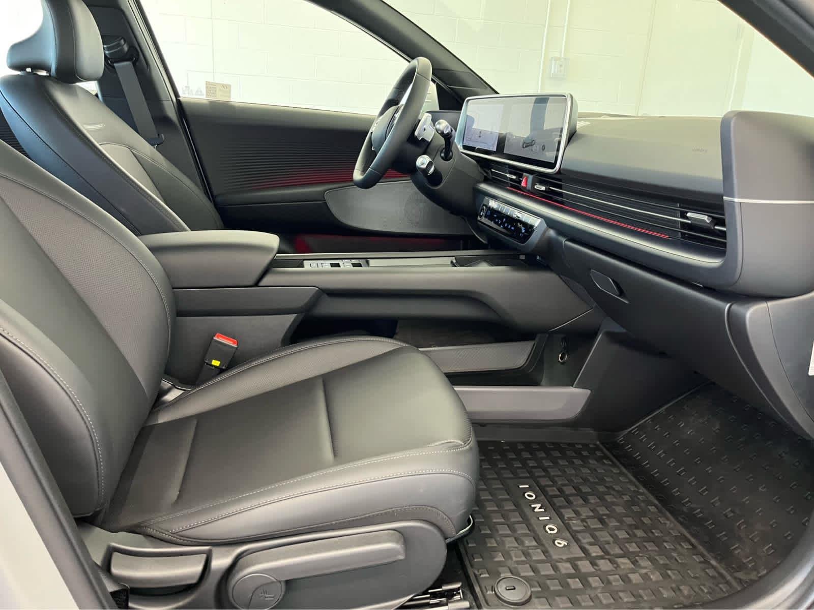 Used 2025 Gravity Gold Matte Hyundai SEL image 25