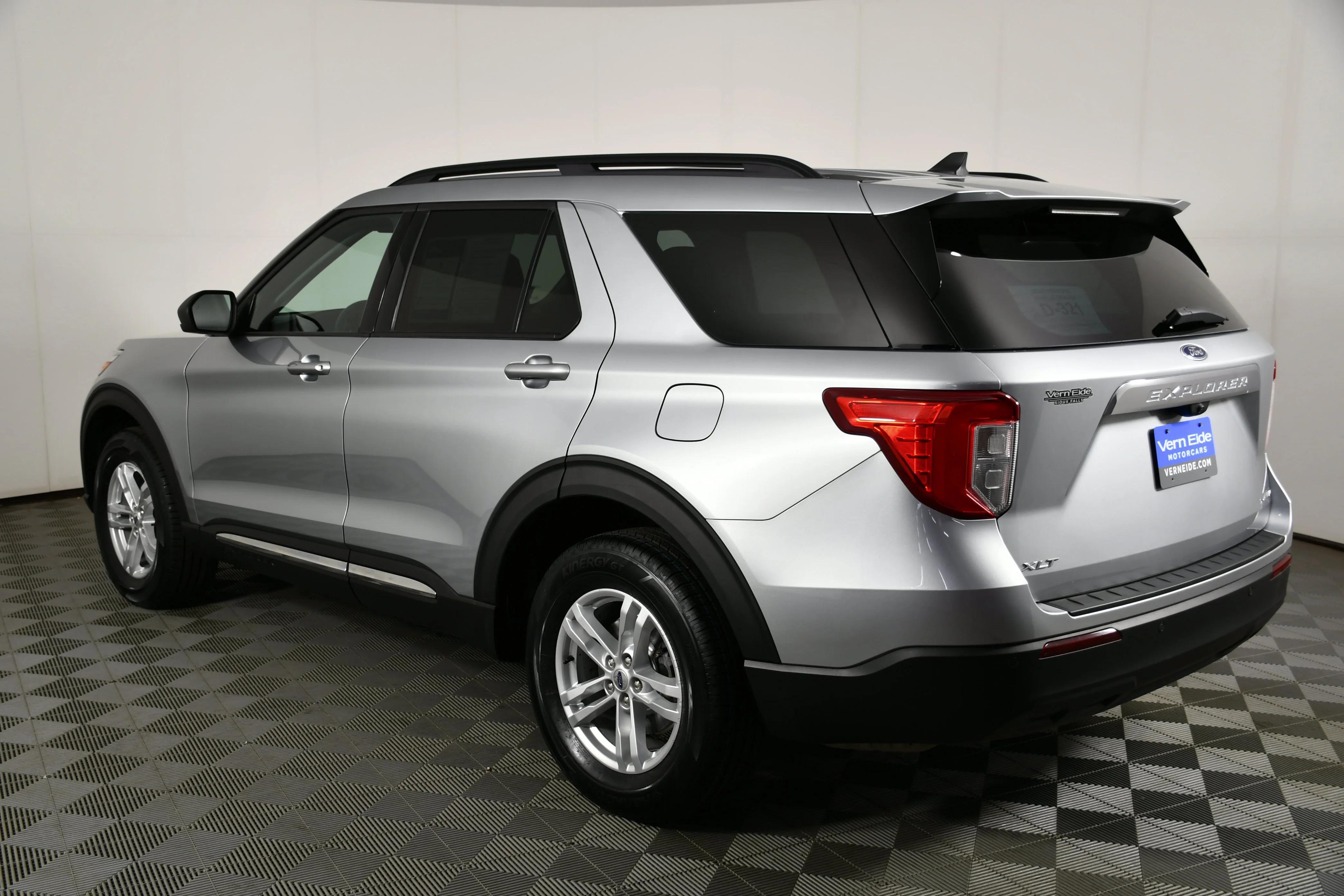 Used 2023 Silver Metallic Ford XLT image 8