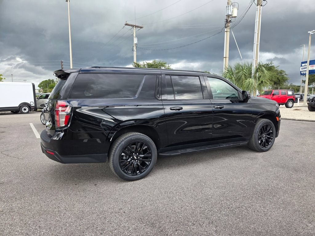 2024 Chevrolet Suburban RST - Photo 16