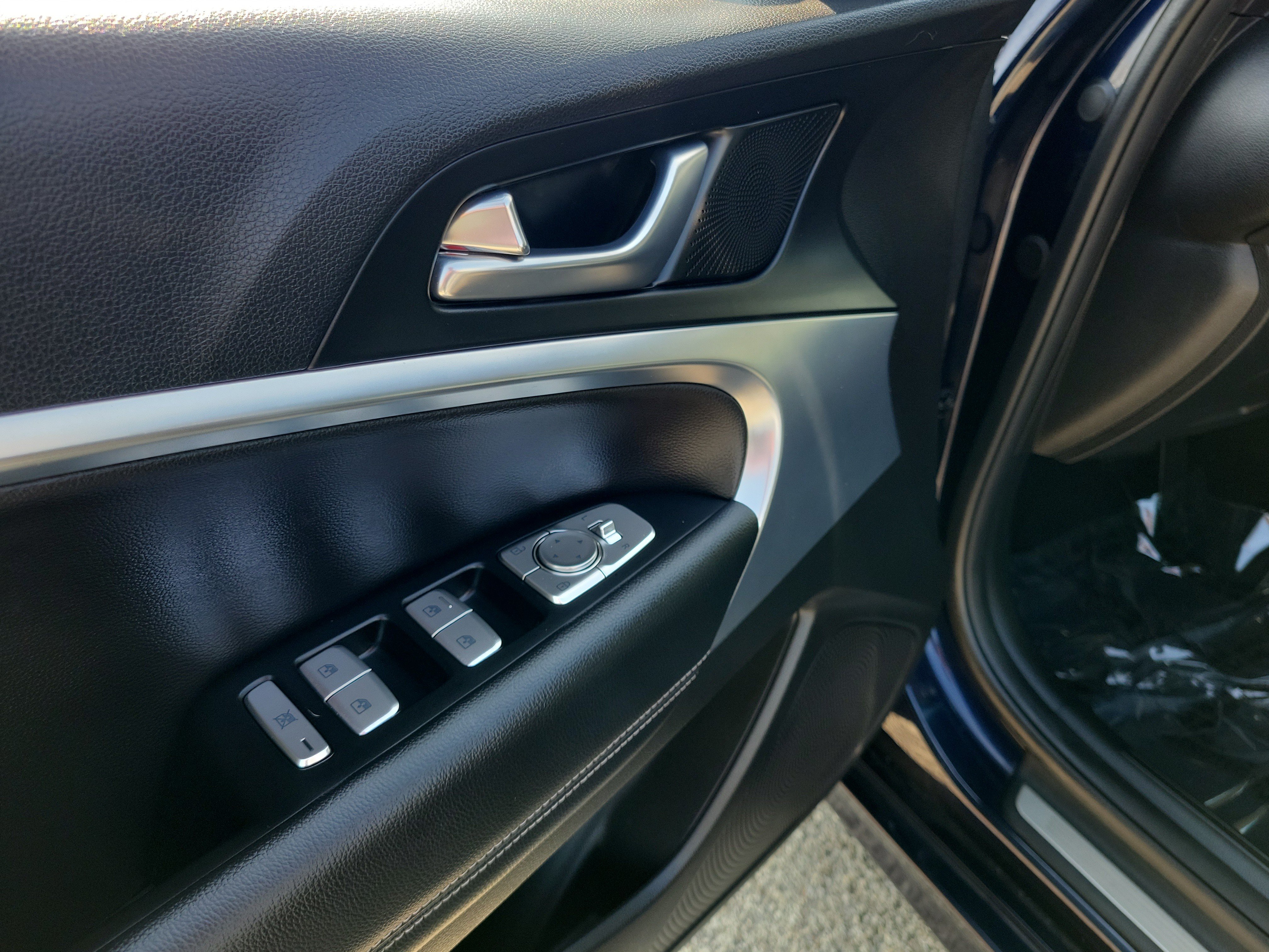 Used 2023 Capri Blue Genesis 2.0T image 18