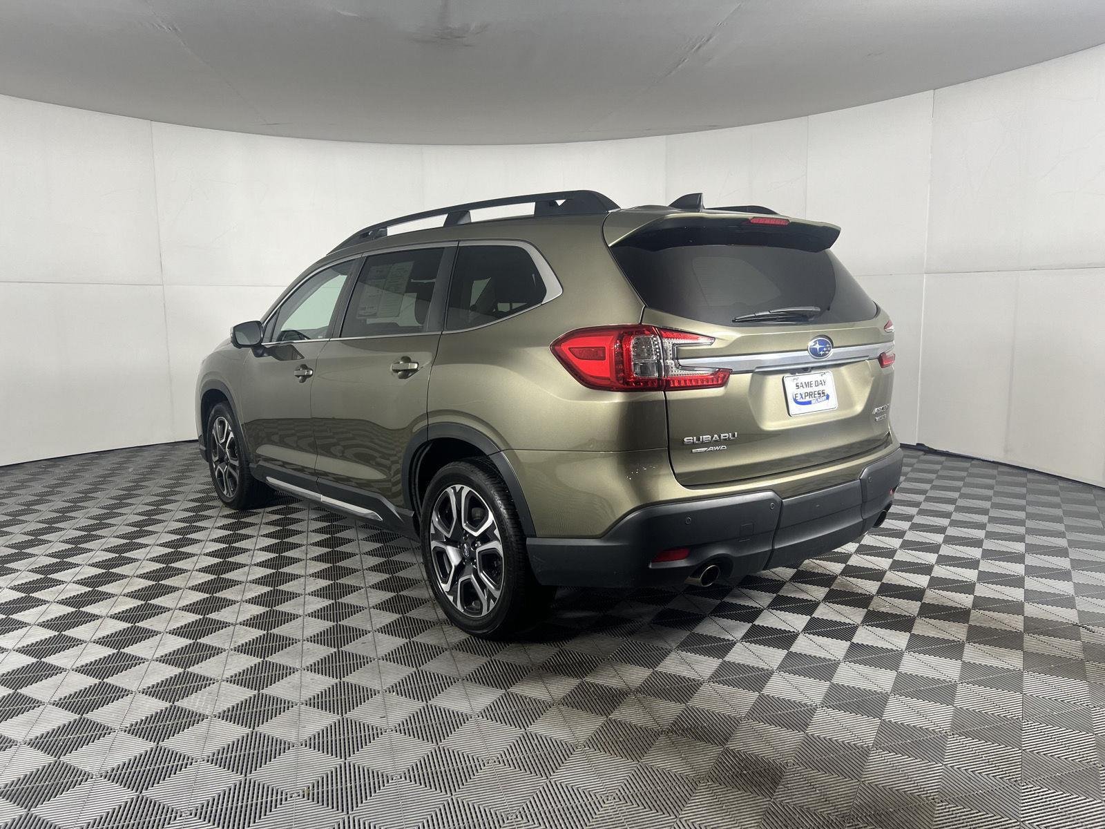Used 2023 Autumn Green Metallic Subaru Limited image 16