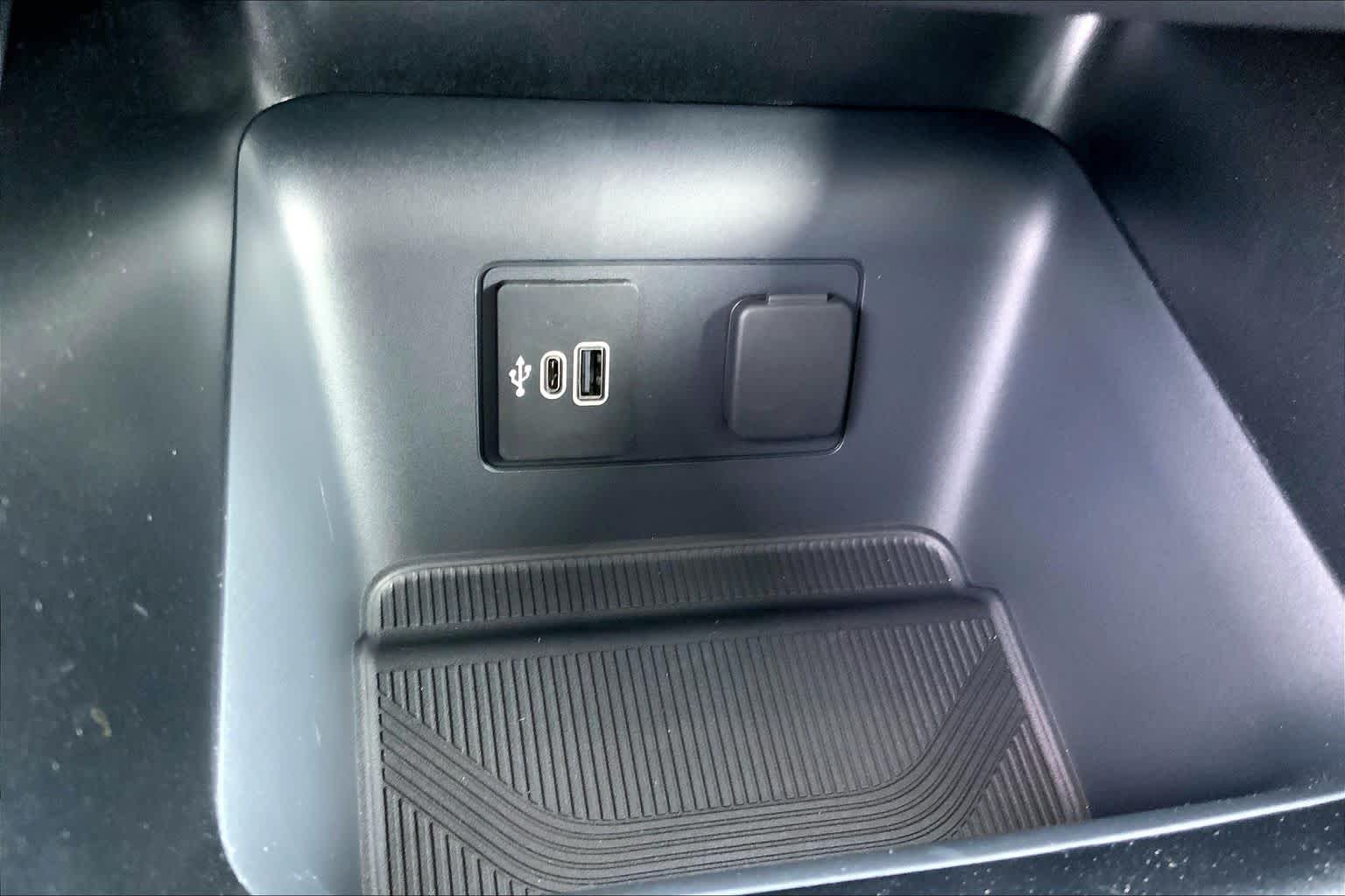 New 2026 Star White Metallic Tri-Coat Ford Active image 16