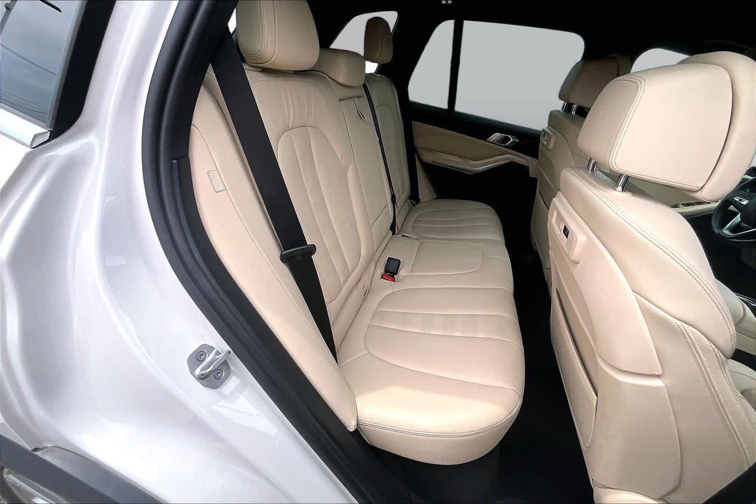 Used 2022 Mineral White Metallic BMW sDrive40i image 20