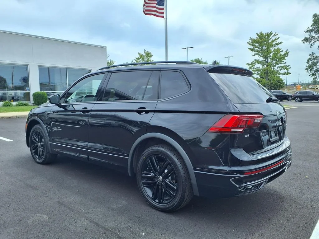 Certified Used 2022 Black Volkswagen 2.0T SE R-Line Black image 4