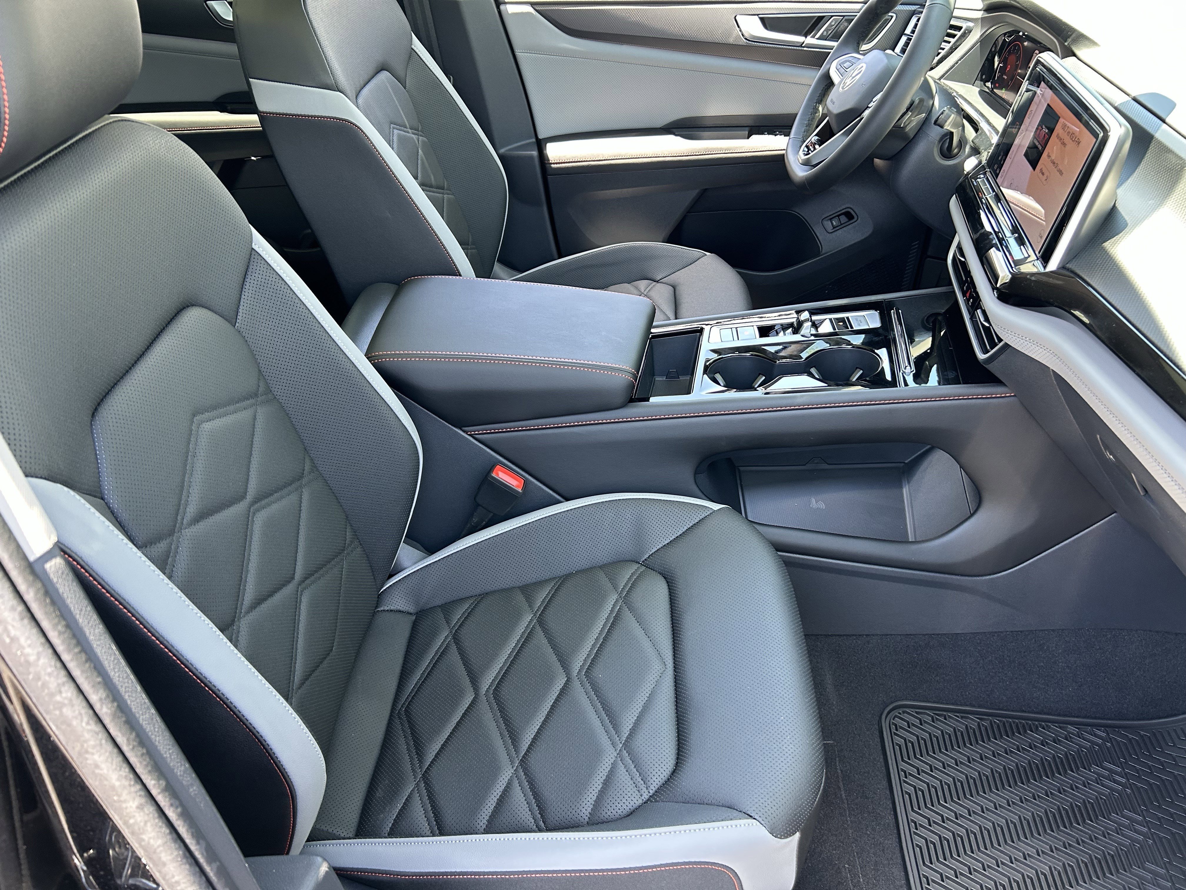 New 2026 Deep Black Pearl Volkswagen 2.0T Peak Edition image 7