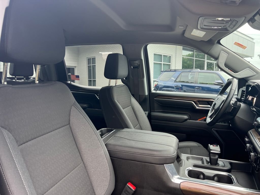 Used 2025 Black Chevrolet RST image 29