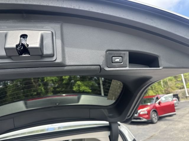 Used 2025  Acura Advance Package image 13