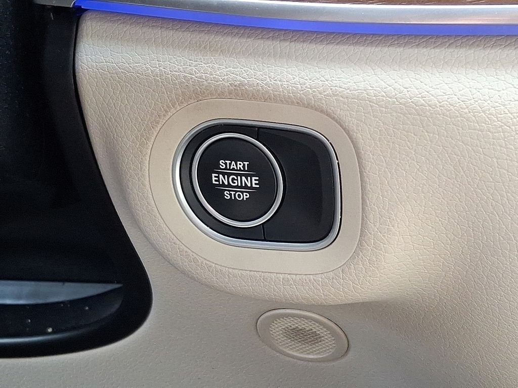 Certified Used 2025 Polar White Mercedes-Benz GLE 450e image 25