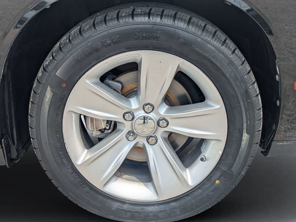 Used 2023 Black Dodge SXT image 15