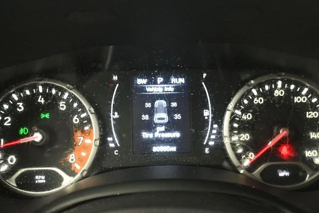 Used 2017 Blue Jeep Latitude image 27