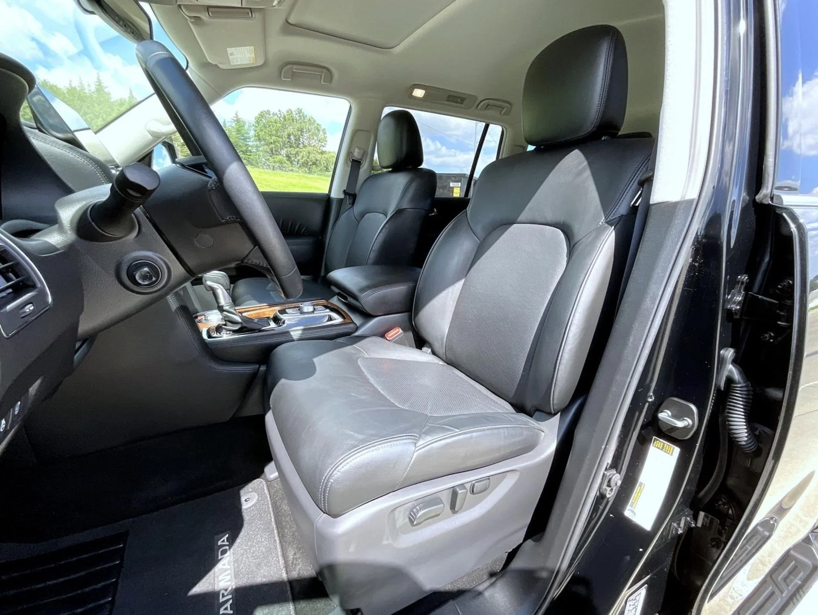 Used 2023 Black Nissan SL image 10