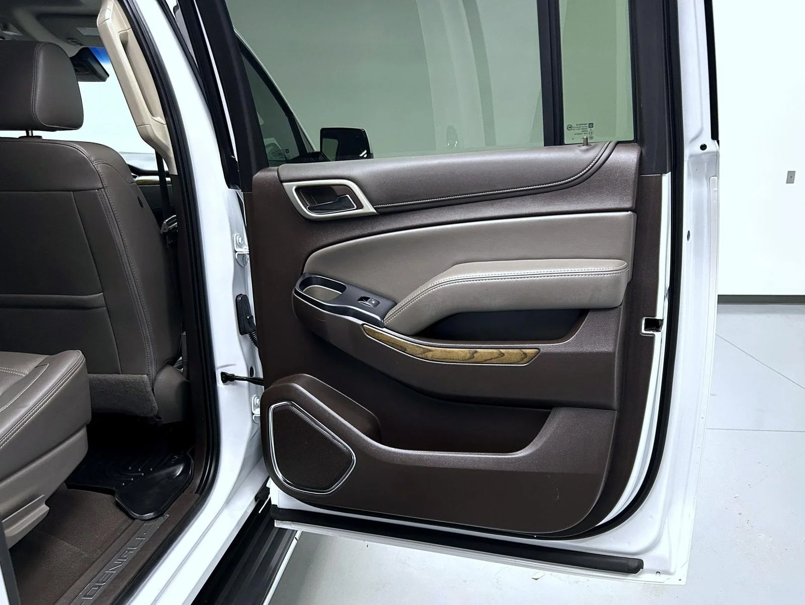 Used 2019 White GMC Denali image 17