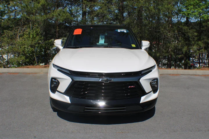 Used 2023 Iridescent Pearl Tricoat Chevrolet RS image 18